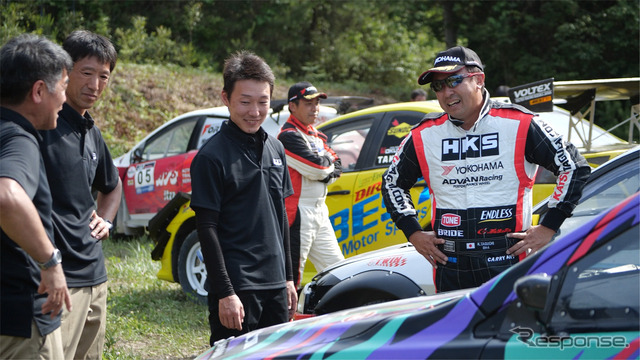田口勝彦選手とHKSチーム