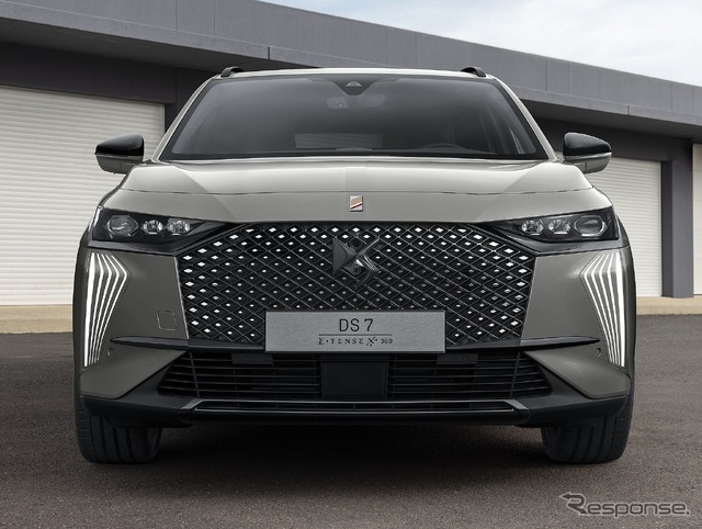 DS 7 の「E-TENSE 4x4 360」(参考)