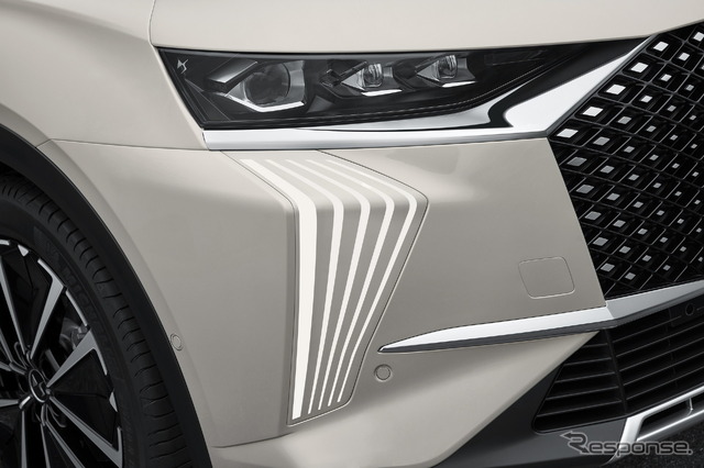 DS 7 の「E-TENSE 4x4 360」(参考)