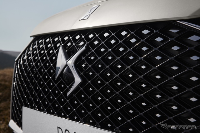 DS 7 の「E-TENSE 4x4 360」(参考)