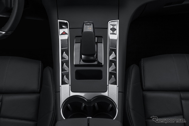 DS 7 の「E-TENSE 4x4 360」(参考)
