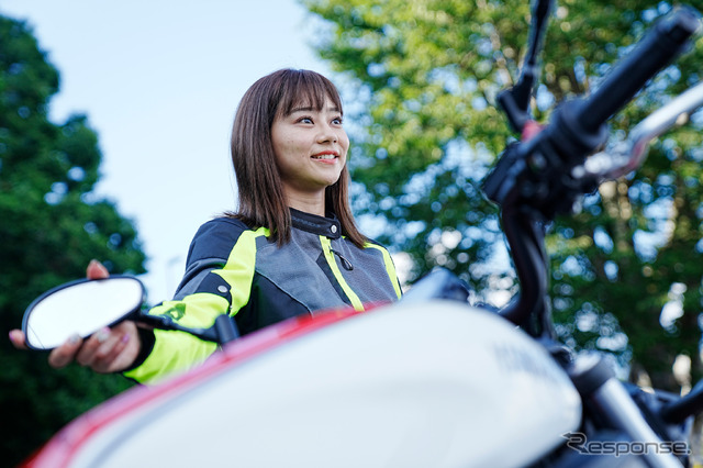 カスタム前のヤマハXSR700と指出瑞貴さん