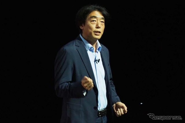 プロトタイプについて説明するソニー・ホンダモビリティの代表取締役社長 兼 COOの川西 泉氏
