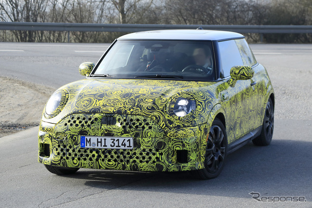 MINI ハッチバック 改良新型プロトタイプ(スクープ写真)