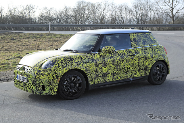 MINI ハッチバック 改良新型プロトタイプ(スクープ写真)