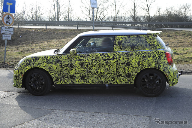 MINI ハッチバック 改良新型プロトタイプ(スクープ写真)