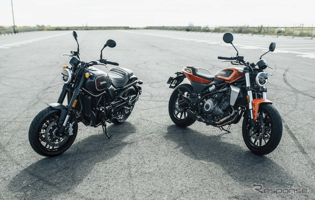 ハーレー X500(左)とX350(右)