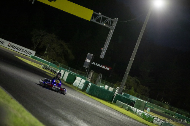 夜のサーキットを走ることができるのは特別な体験だ。
