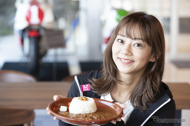 「甘味が口の中に広がります!」看板メニューの「85カレー」は指出さんもお気に入りに。
