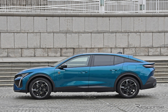 プジョー 408 GTハイブリッド(PHEV)