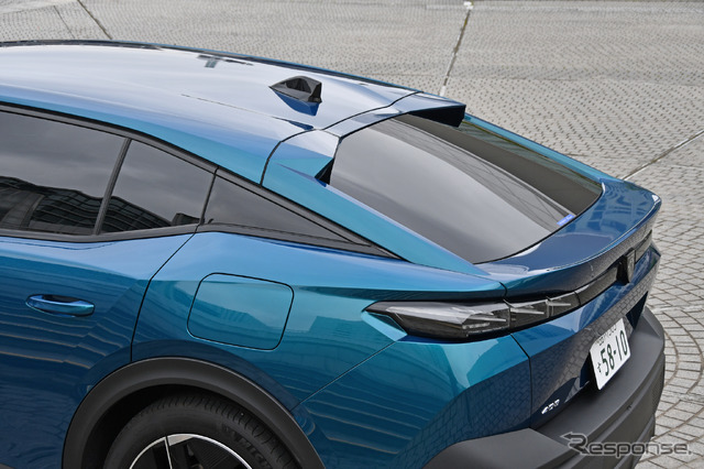プジョー 408 GTハイブリッド(PHEV)