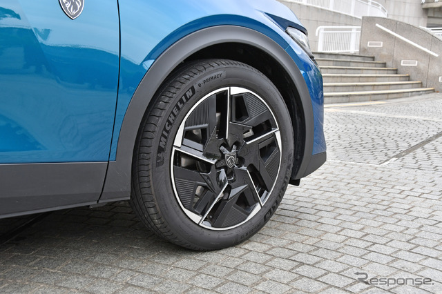プジョー 408 GTハイブリッド(PHEV)