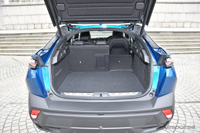プジョー 408 GTハイブリッド(PHEV)