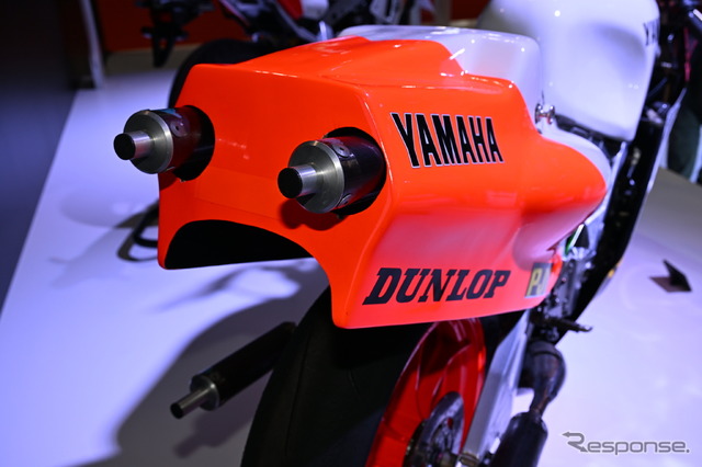 ヤマハ XSR900GP と並んで展示された往年のGPマシン（ジャパンモビリティショー 2023）