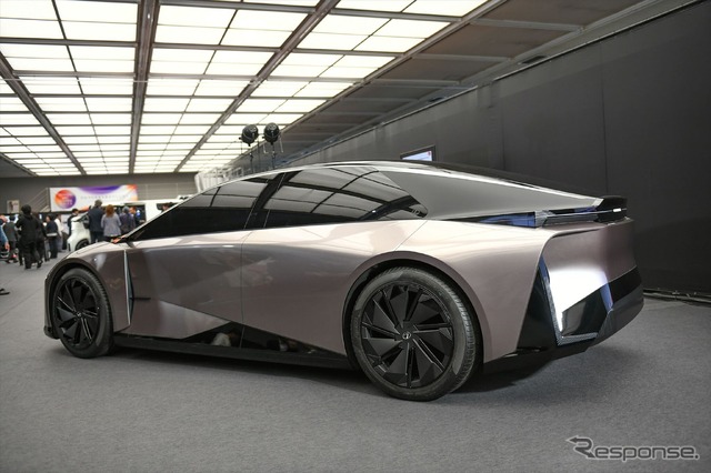 レクサス「LF-ZC」