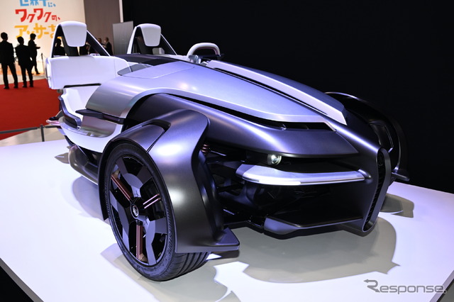 ヤマハ発動機の3輪オープンEVコンセプト『TRICERA(トライセラ)』(ジャパンモビリティショー2023)
