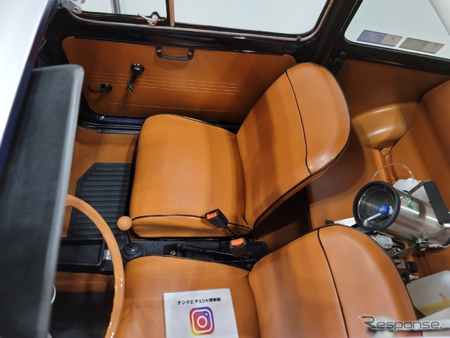 EV化されたFIAT 500のアート車両「GIOIA ev」(ジオイア イーブイ)の内装。