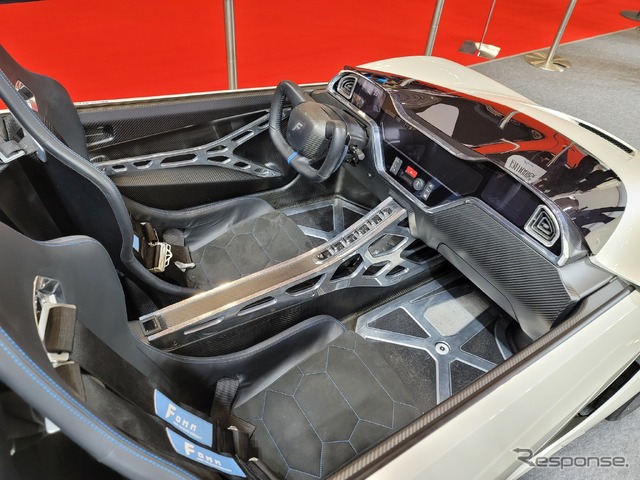 FOMMが2018年のジュネーブもモーターショーで発表したオープンスポーツカーEV『AWDスポーツコンセプト』。
