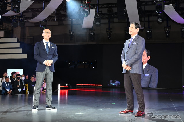 ヤマハ発動機 日高祥博社長(左)とヤマハ 中田卓也社長(右)