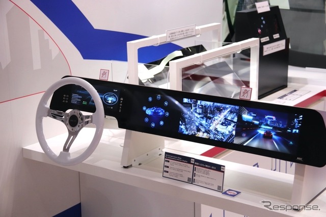 メルセデス『CLA』のコンセプトを実現しているフラットワイドディスプレイ(AGCブース)