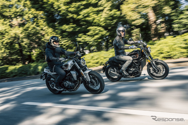 ハーレーダビッドソン X350(左)とX500(右)