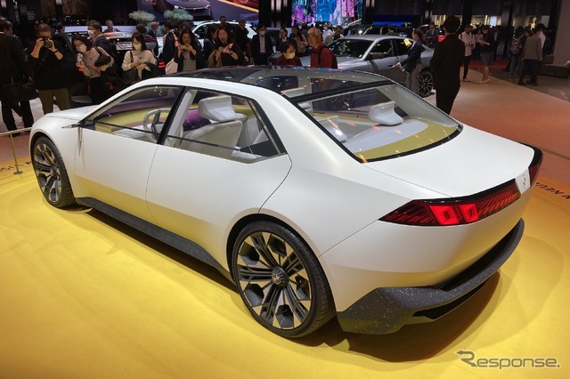 BMW ヴィジョン・ノイエ・クラッセ(ジャパンモビリティショー2023)