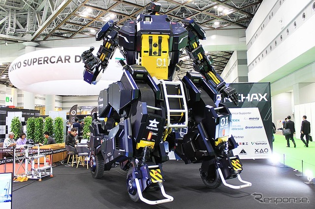ツバメインダストリ搭乗型ロボット「アーカックス」(ジャパンモビリティショー2023)