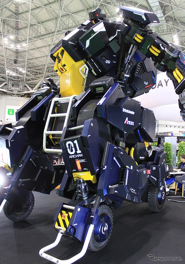 ツバメインダストリ搭乗型ロボット「アーカックス」(ジャパンモビリティショー2023)