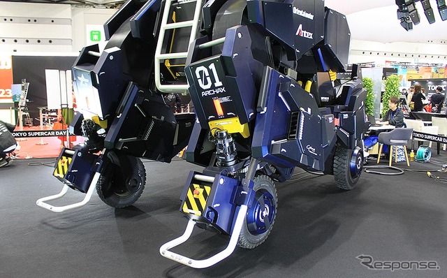 ツバメインダストリ搭乗型ロボット「アーカックス」(ジャパンモビリティショー2023)
