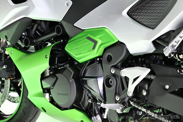 カワサキ Ninja 7 Hybrid(ジャパンモビリティショー2023)