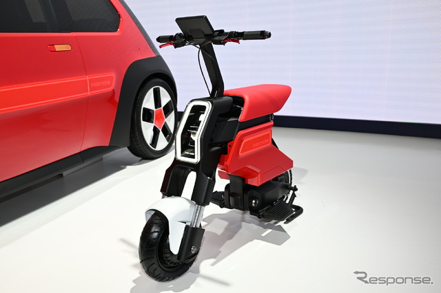 折りたたみ式電動バイクのポケット コンセプト(ジャパンモビリティショー2023)