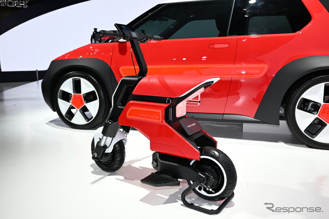 折りたたみ式電動バイクのポケット コンセプト(ジャパンモビリティショー2023)