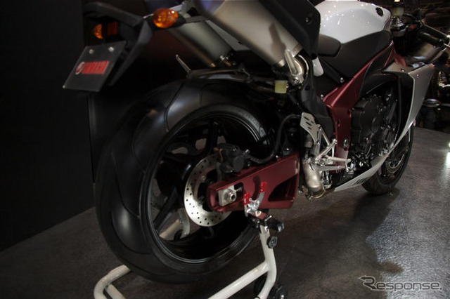 ヤマハ YZF-R1 …スーパースポーツモデルを国内投入