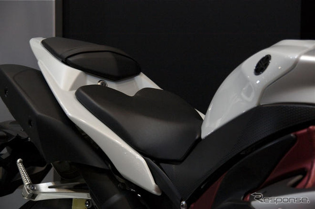 ヤマハ YZF-R1 …スーパースポーツモデルを国内投入