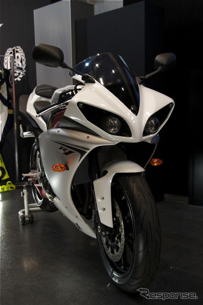ヤマハ YZF-R1 …スーパースポーツモデルを国内投入