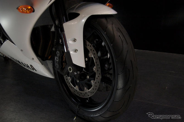 ヤマハ YZF-R1 …スーパースポーツモデルを国内投入