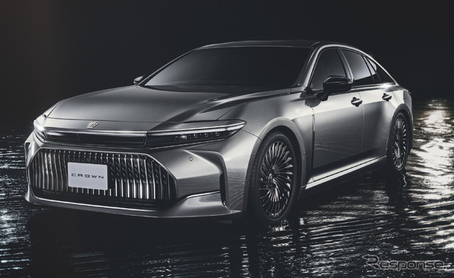 トヨタ クラウンセダン Z(ハイブリッド車)(プレシャスメタル)<オプション装着車>