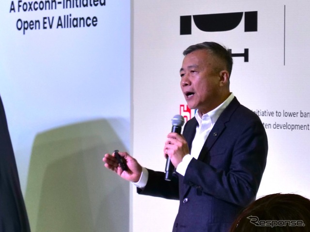 プレスカンファレンスに登壇するジャック・チェンCEO