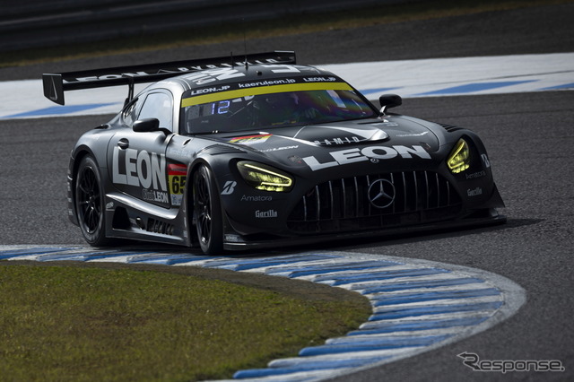 GT300クラス2位の#65 LEON PYRAMID AMG(蒲生尚弥/篠原拓朗)