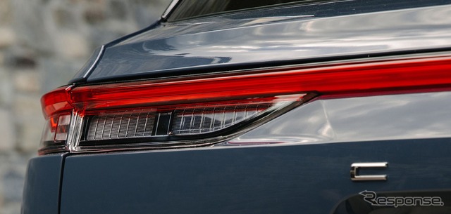 トヨタ・クラウン SUV のティザー写真