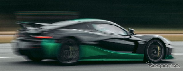 リバース走行で最高速275.74km/hを計測しギネス新記録と認定されたリマック・ネヴェーラ