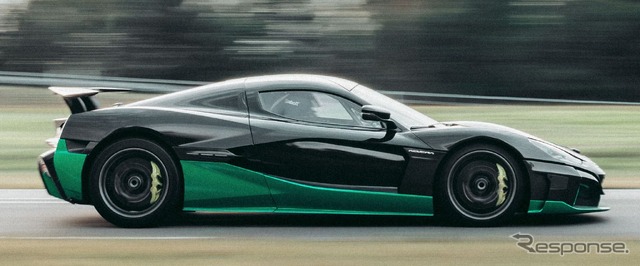 リバース走行で最高速275.74km/hを計測しギネス新記録と認定されたリマック・ネヴェーラ