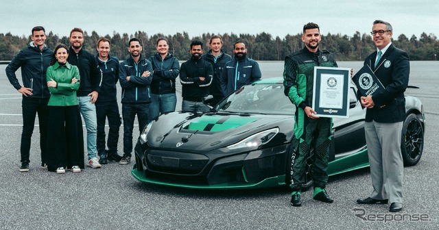 リバース走行で最高速275.74km/hを計測しギネス新記録と認定されたリマック・ネヴェーラ