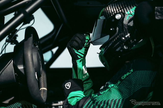 リバース走行で最高速275.74km/hを計測しギネス新記録と認定されたリマック・ネヴェーラ