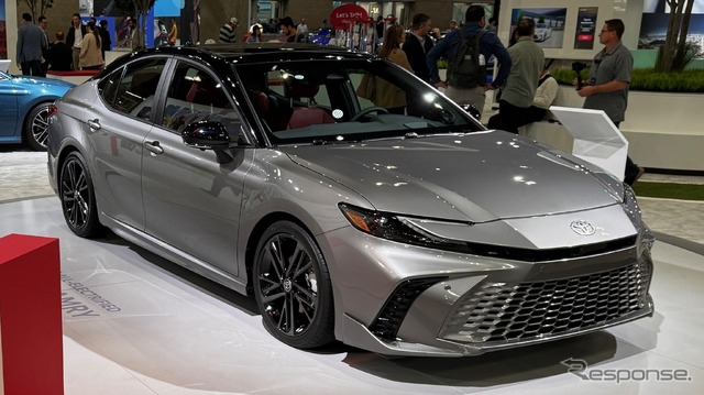 トヨタ・カムリ 新型の「XSE」(ロサンゼルスモーターショー2023)