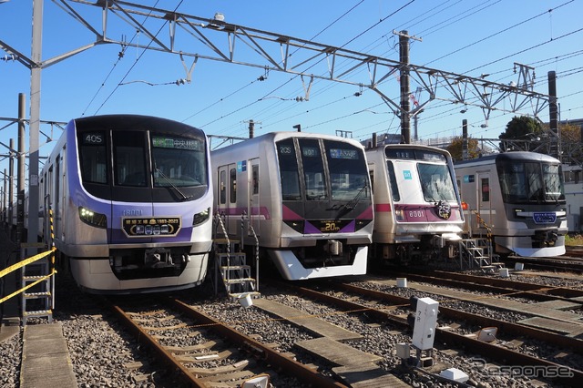 向かって左から18000系、08系、8000系、13000系
