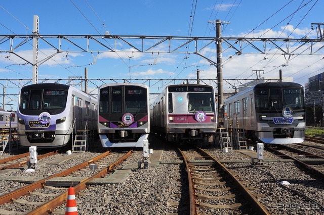 向かって左から18000系、08系、8000系、13000系
