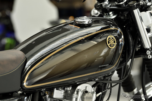 ヤマハの名車『SR400』のタンクがミニチュアに、300個を限定販売