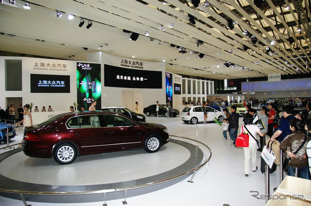 【上海モーターショー09】VWブースは 新型パサート & ゴルフ に環境技術