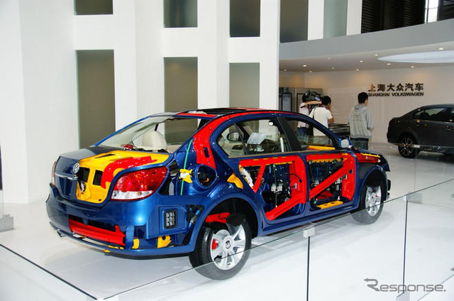 【上海モーターショー09】VWブースは 新型パサート & ゴルフ に環境技術